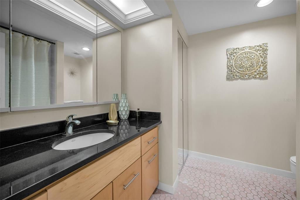 Bathroom, Dual Sink Vanities, Interior, Recessed Lighting