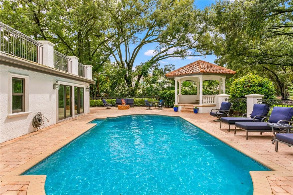 Exterior, Pool