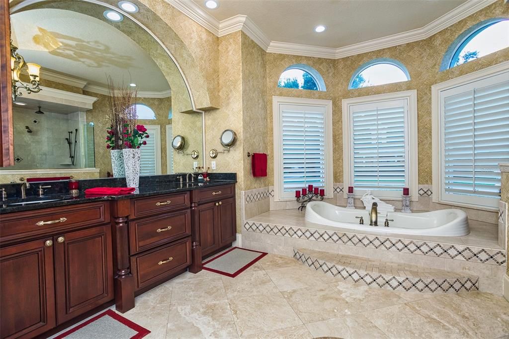 Bathroom, Dual Sink Vanities, Interior, Recessed Lighting