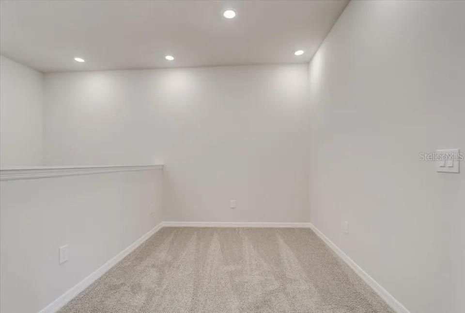 Empty room, Interior, Recessed Lighting