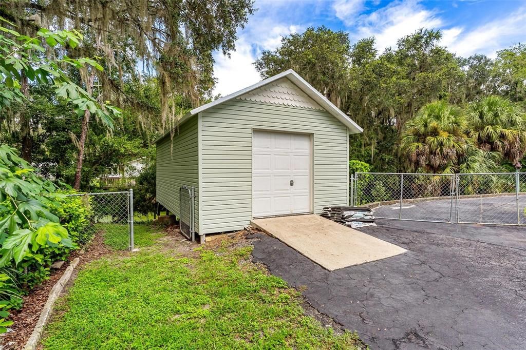 Detached Garage, Exterior