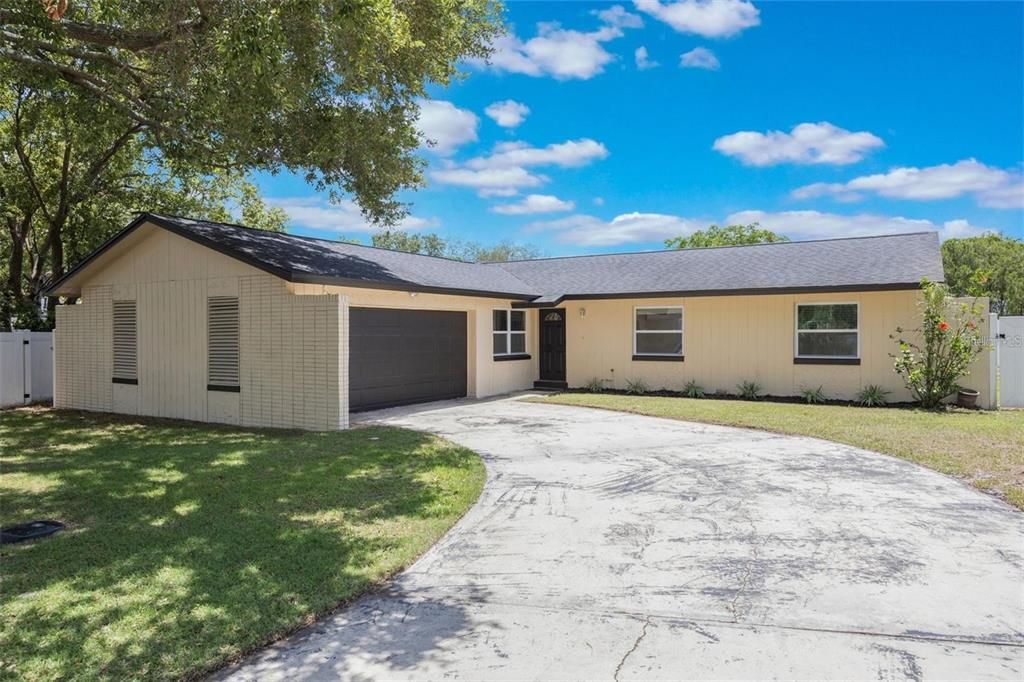 Attached, Exterior, Facade, Ranch