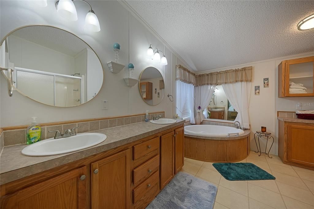 Bathroom, Dual Sink Vanities, Interior