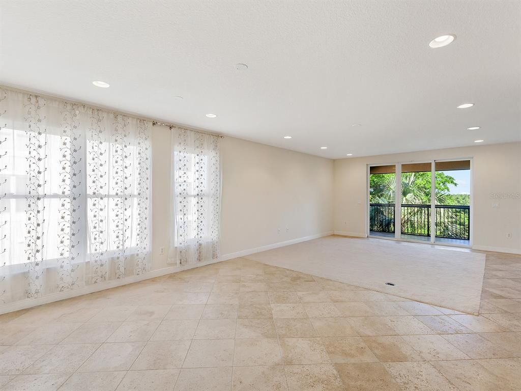 Empty room, Interior, Recessed Lighting