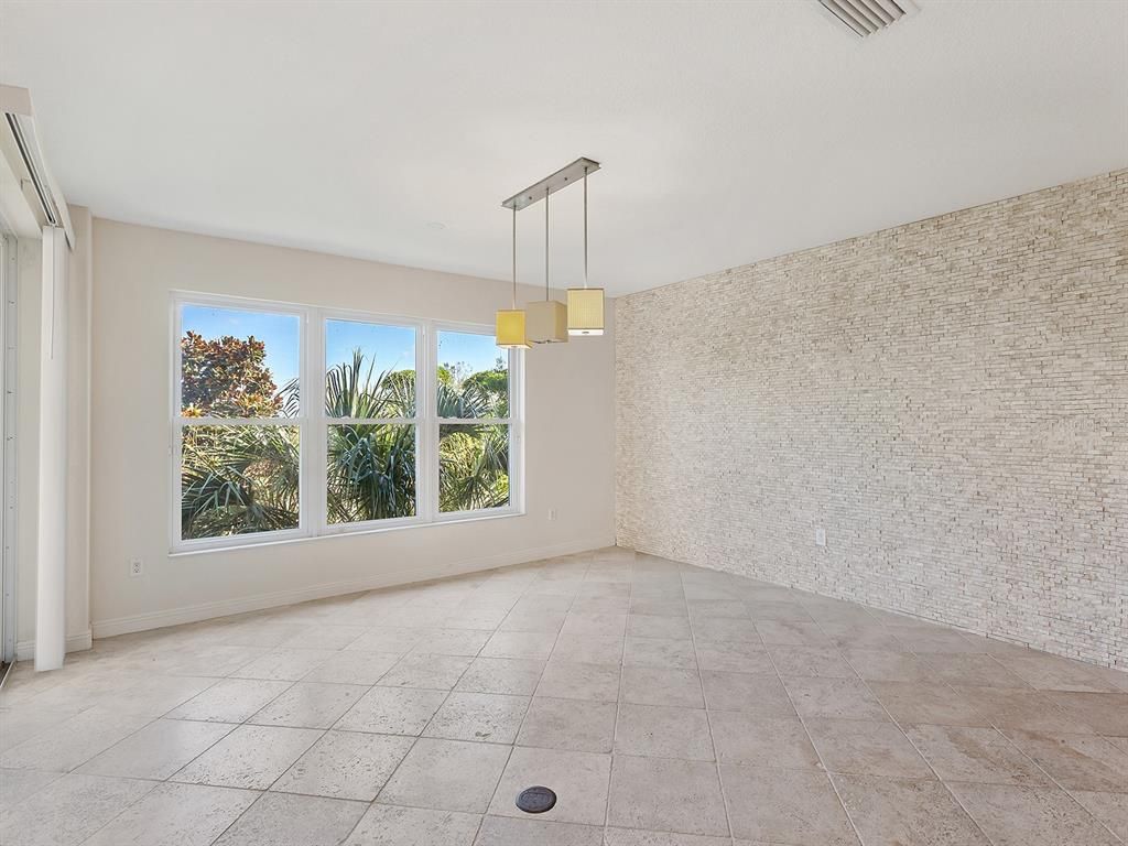 Empty room, Interior, Pendant Lights