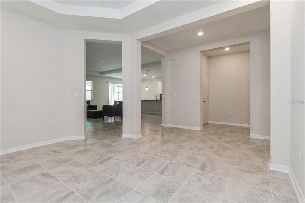 Empty room, Interior, Recessed Lighting
