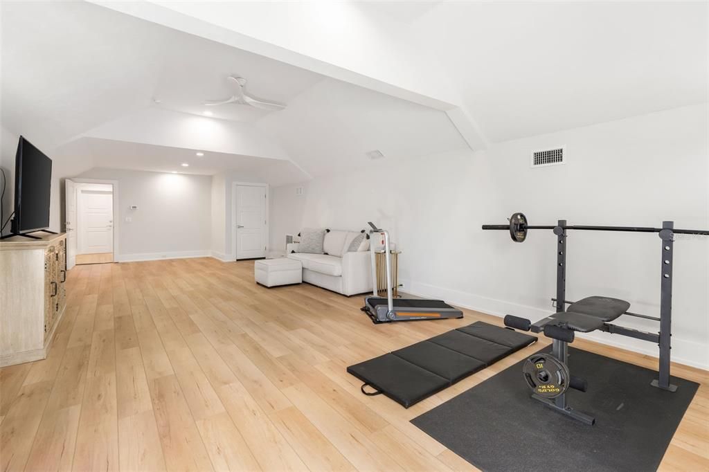 Fitness Equipment, Interior, Recessed Lighting, Wood Texture Flooring