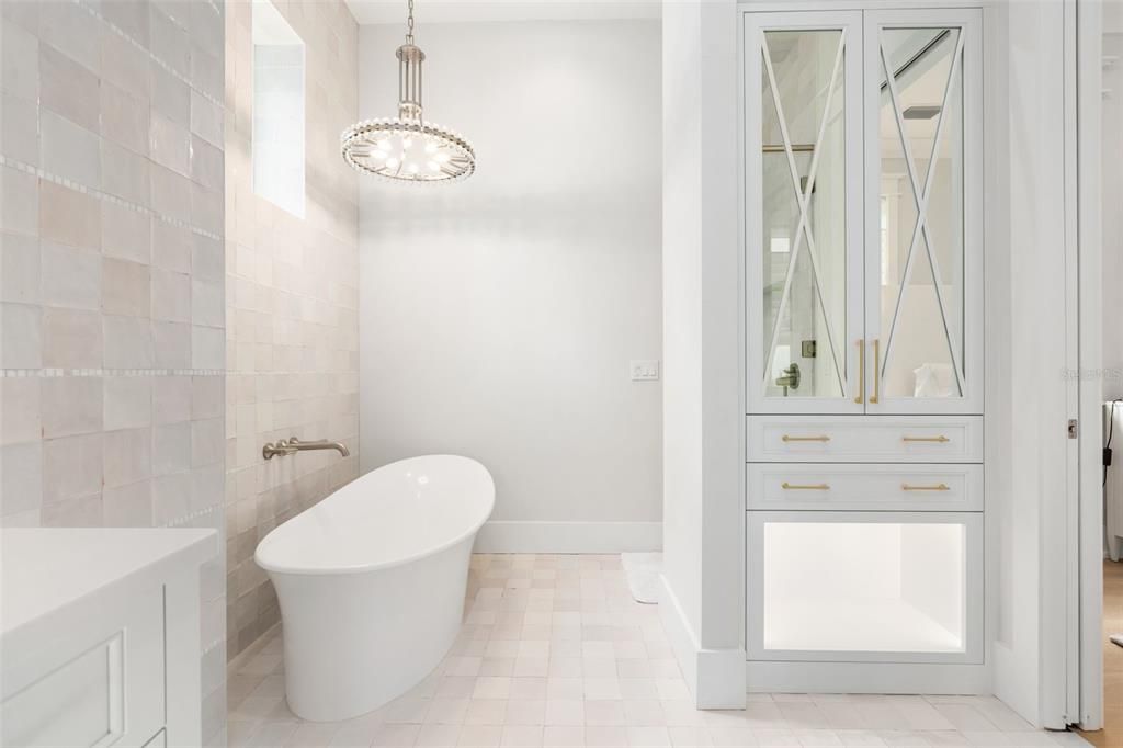 Bathroom, Free Standing Baths, Interior, Pendant Lights