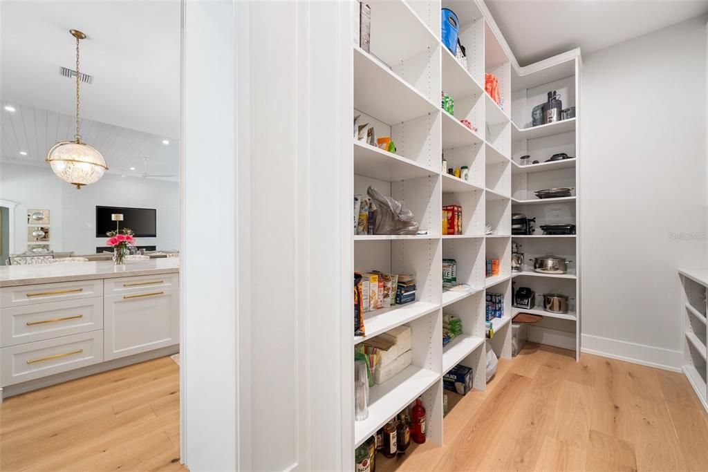 Interior, Pendant Lights, Recessed Lighting, Walk-in Closets, Wood Texture Flooring