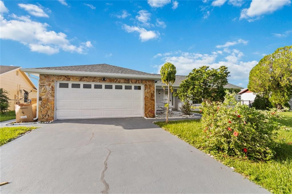 Attached, Exterior, Facade, Ranch