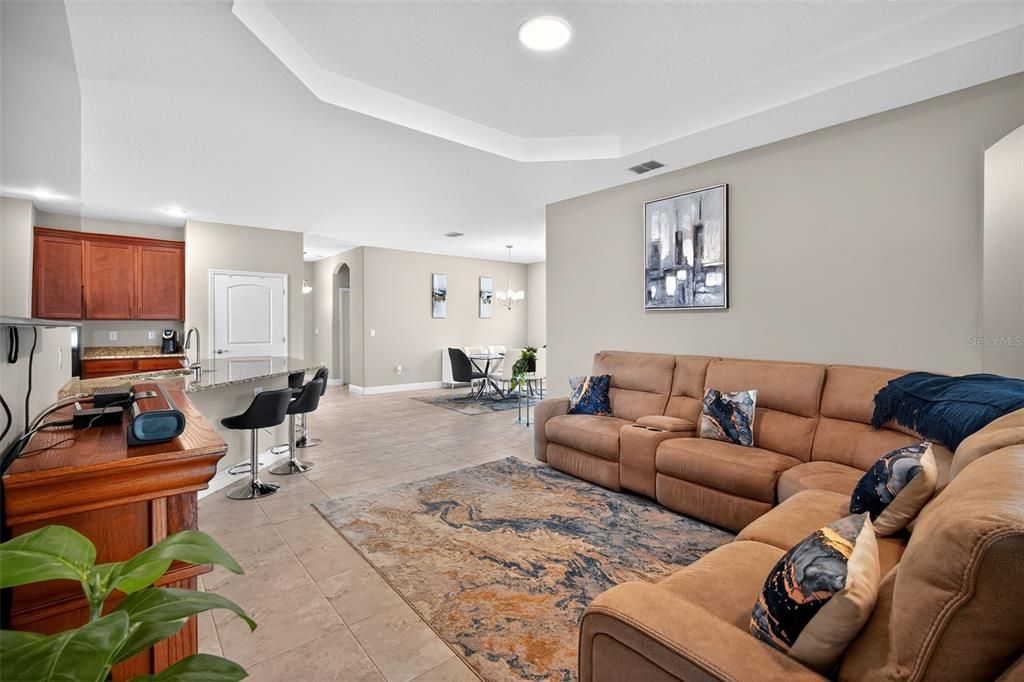 Chandelier, Dining room, Interior, Living room, Pendant Lights, Recessed Lighting