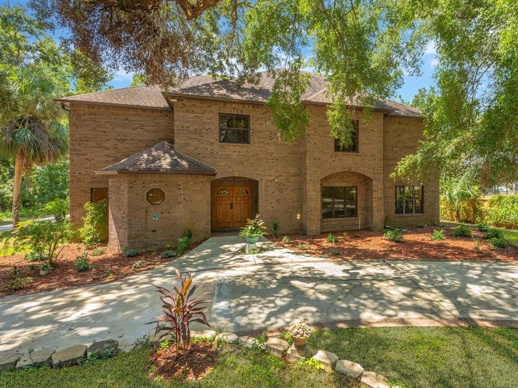 Backyard, Exterior, Facade, Brick Facade, French Provincial