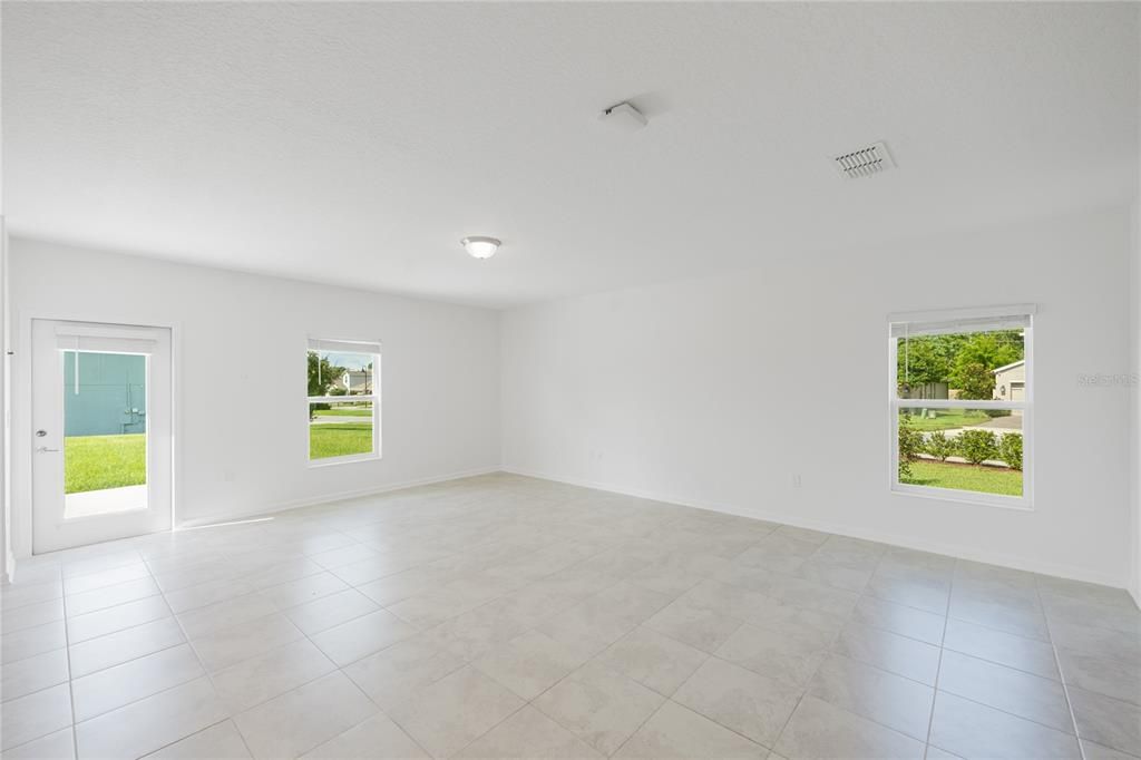Empty room, Interior