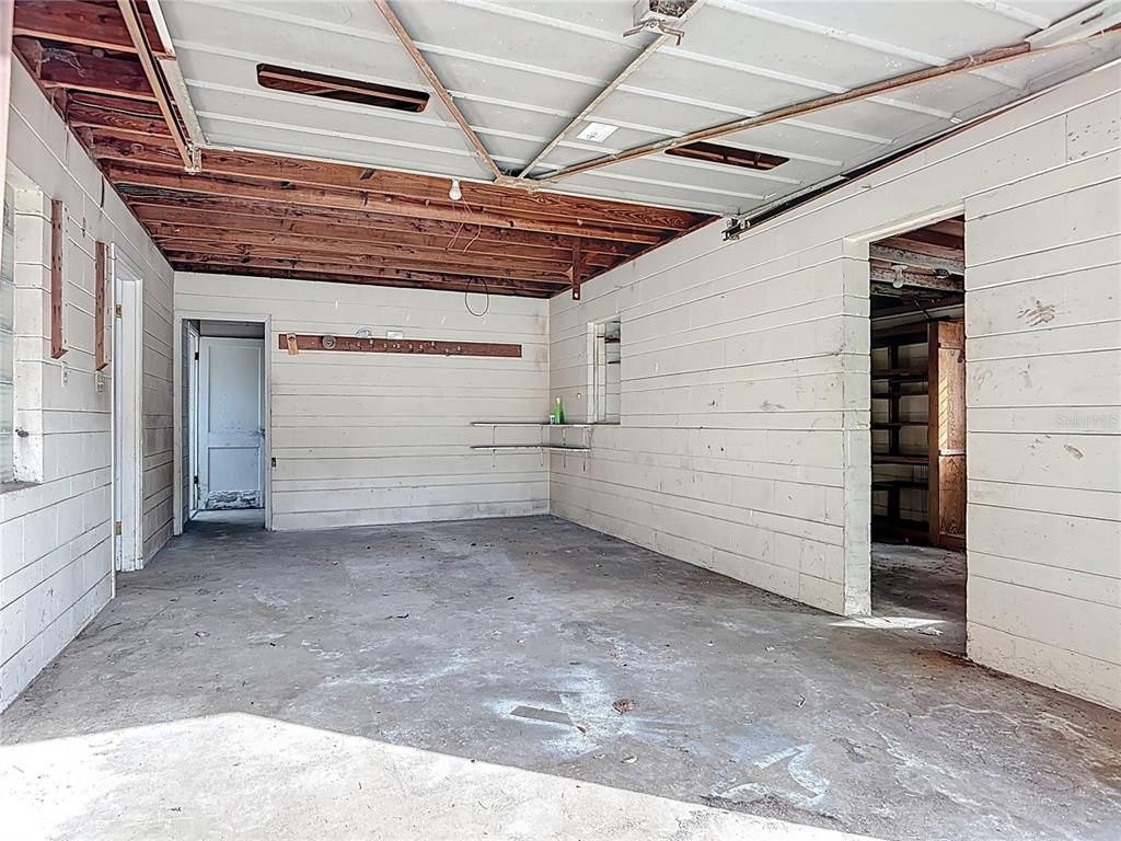 Garage, Interior