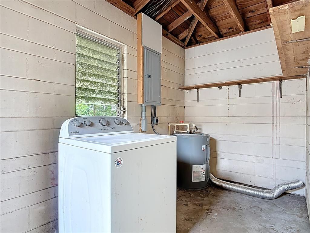 Interior, Washer, Wooden Beams, Wooden Ceilings