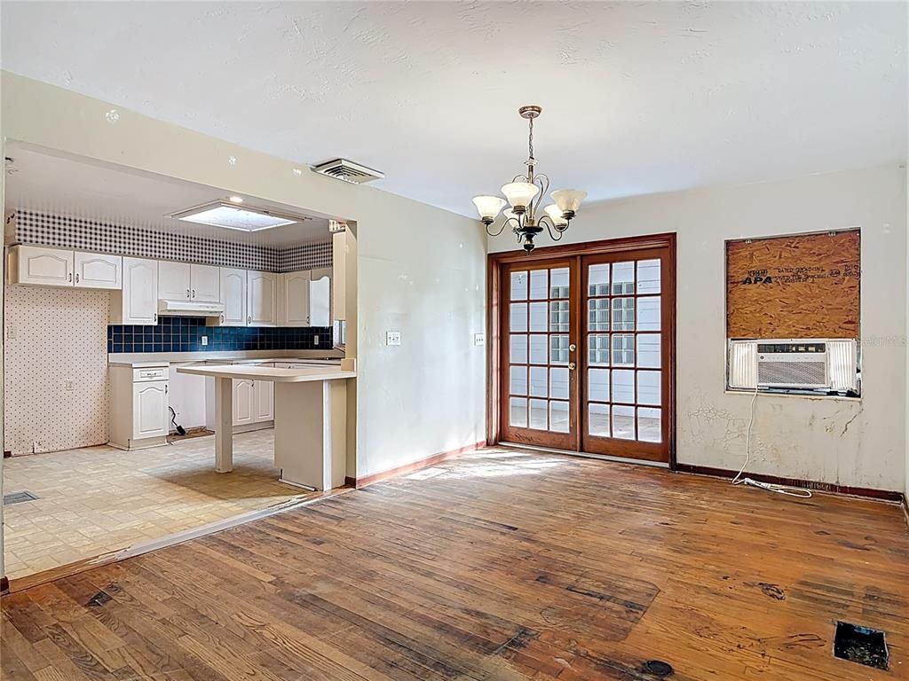 Chandelier, Interior, Kitchen, Recessed Lighting, Wood Texture Flooring