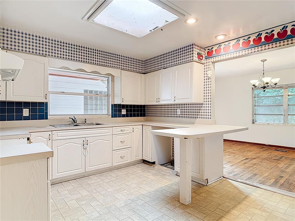 Chandelier, Interior, Kitchen, Recessed Lighting, Wood Texture Flooring