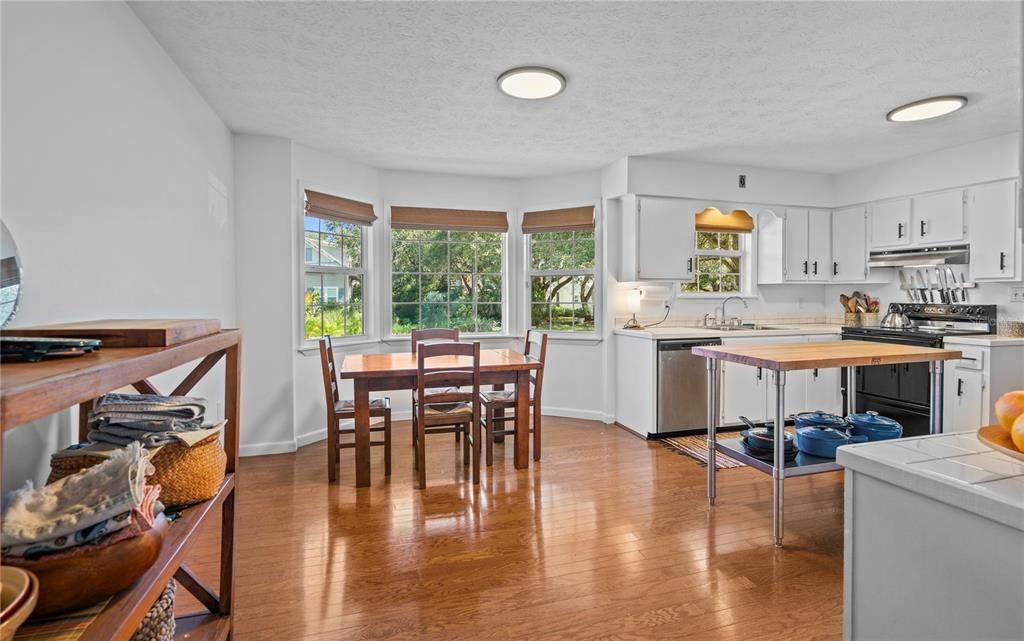 Dining room, Interior, Kitchen, Recessed Lighting, Wood Texture Flooring