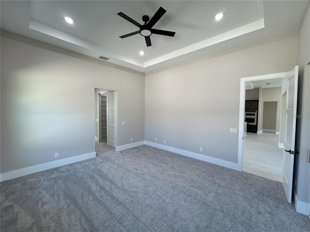 Empty room, Interior, Recessed Lighting