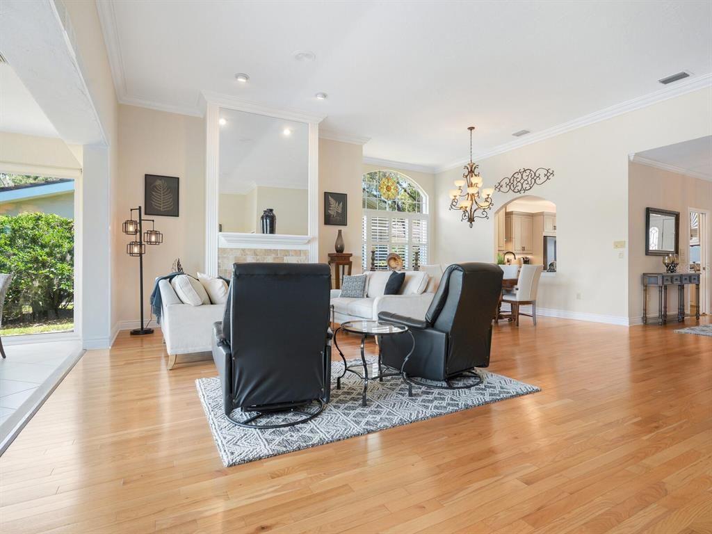 Chandelier, Dining room, Interior, Living room, Recessed Lighting, Wood Texture Flooring