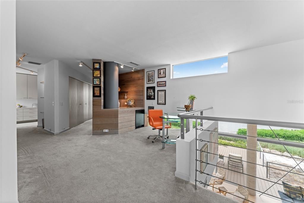 Home Office, Interior