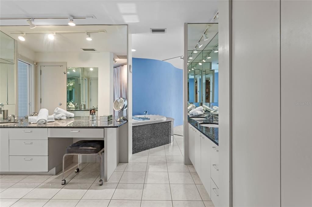 Bathroom, Dual Sink Vanities, Interior, Recessed Lighting
