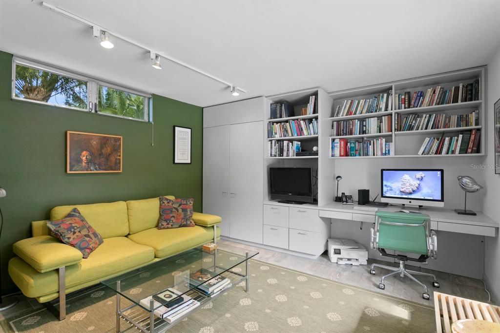 Home Office, Interior