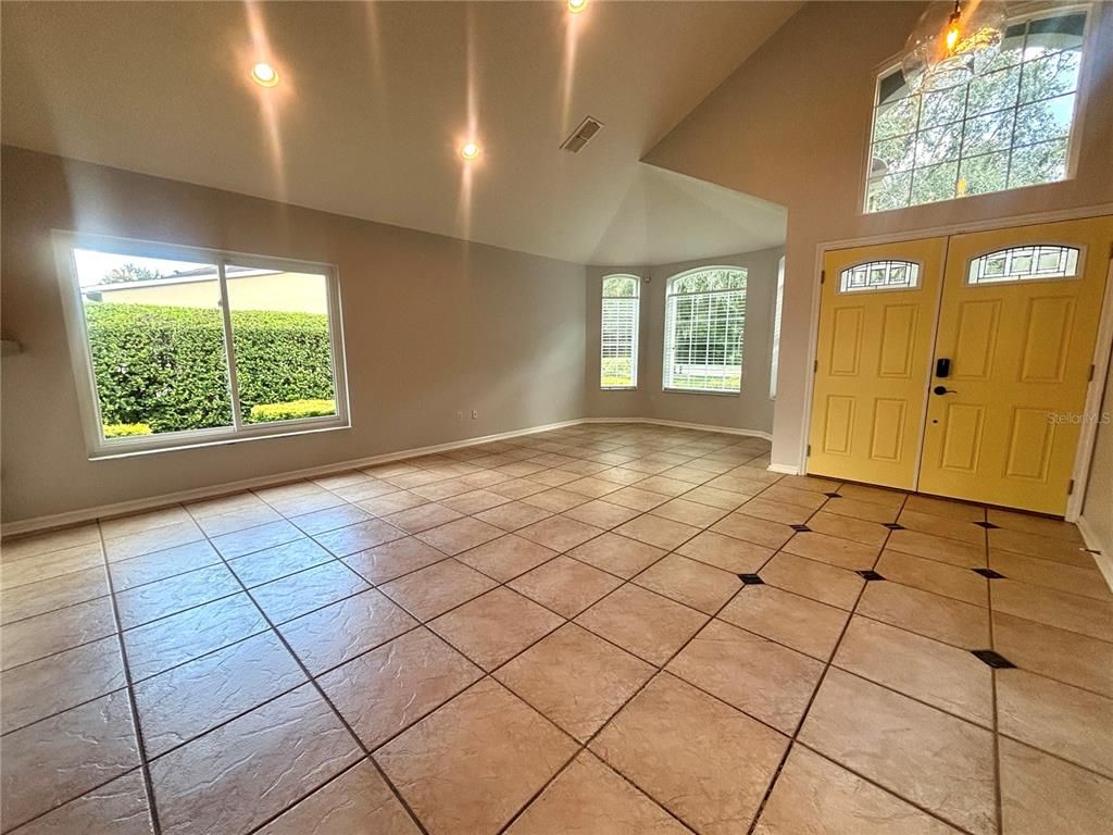 Empty room, Interior, Recessed Lighting