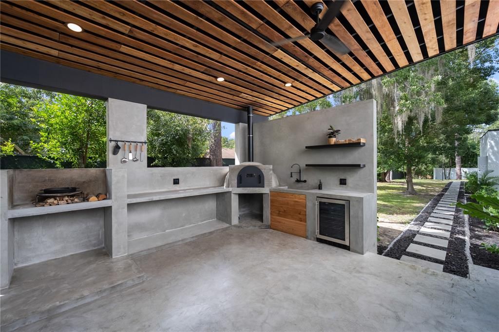 Exterior, Outdoor Kitchen
