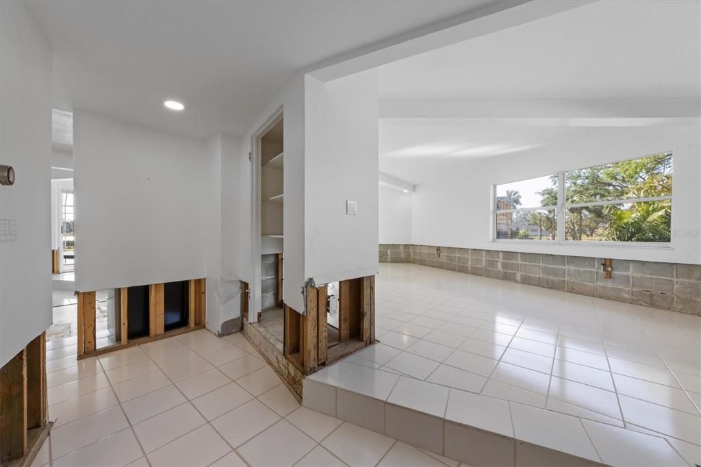 Empty room, Interior, Recessed Lighting