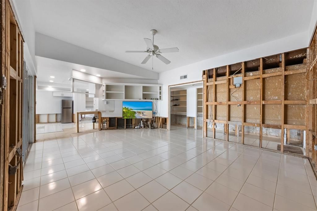 Empty room, Interior, Recessed Lighting
