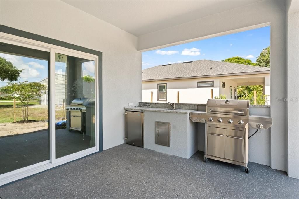 Exterior, Outdoor Kitchen