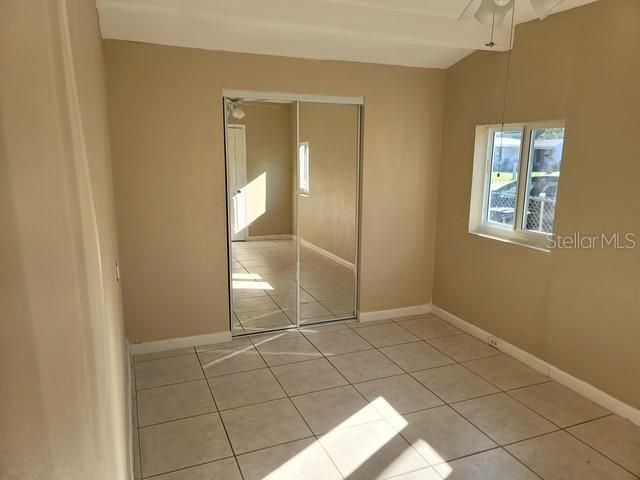 Empty room, Interior