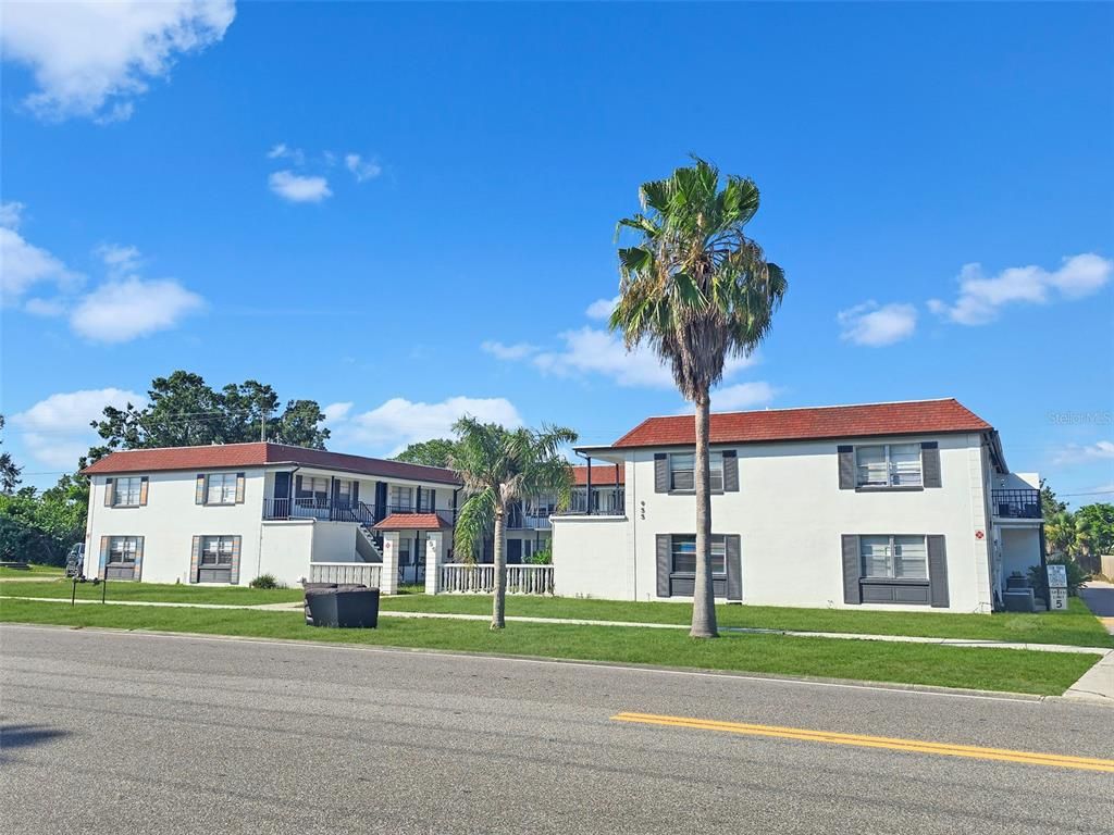 Exterior, Facade, Ranch