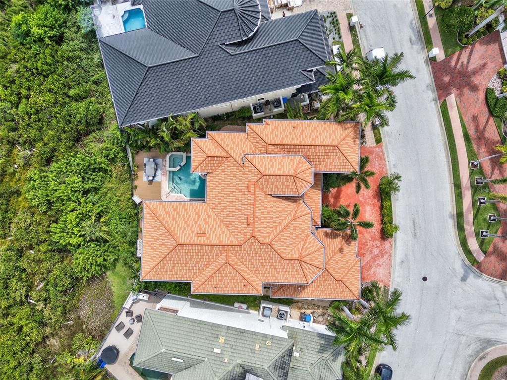 Exterior, Drone