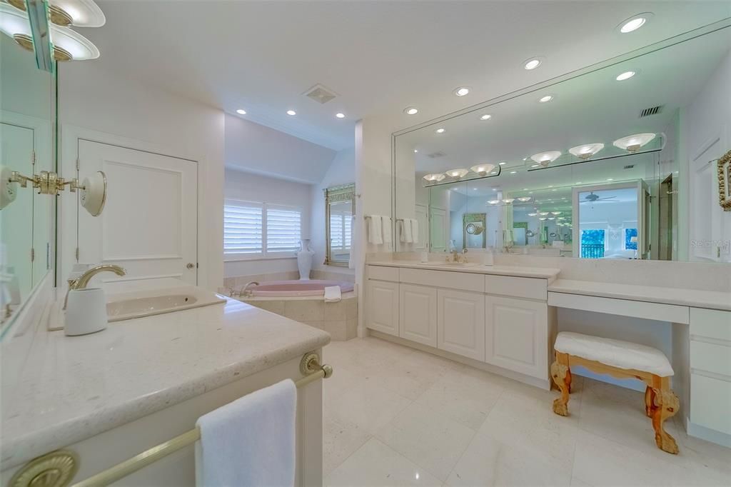 Bathroom, Dual Sink Vanities, Interior, Recessed Lighting