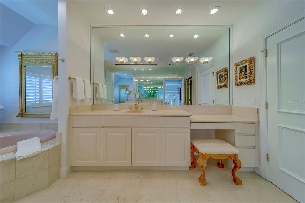Bathroom, Interior, Recessed Lighting