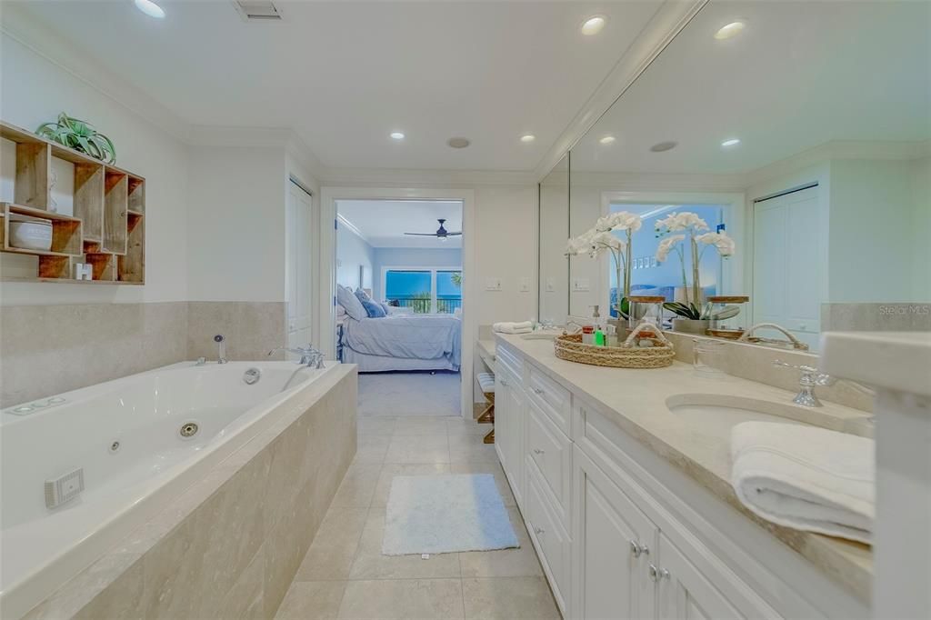 Bathroom, Bedroom, Dual Sink Vanities, Interior, Recessed Lighting, Water