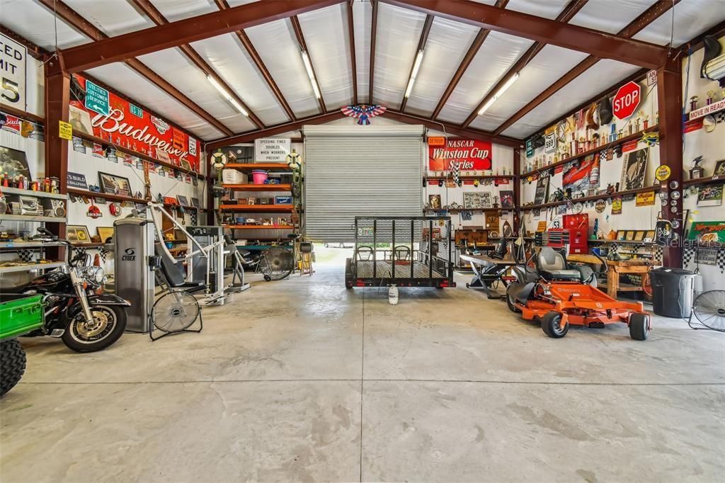 Garage, Interior, Wooden Beams