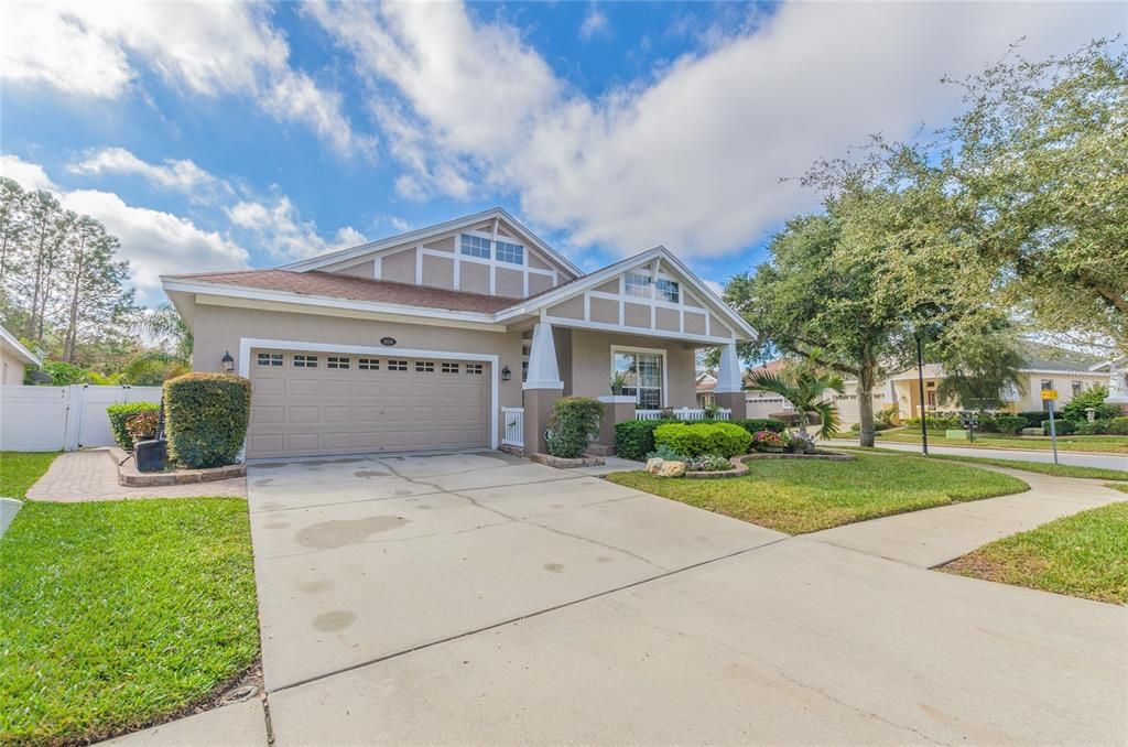 Attached, Exterior, Facade, American Craftsman