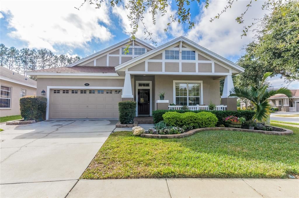 Attached, Exterior, Facade, American Craftsman