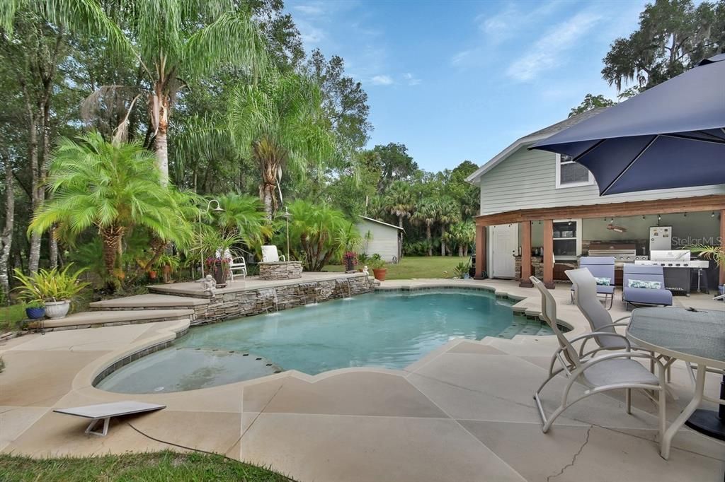 Exterior, Pool