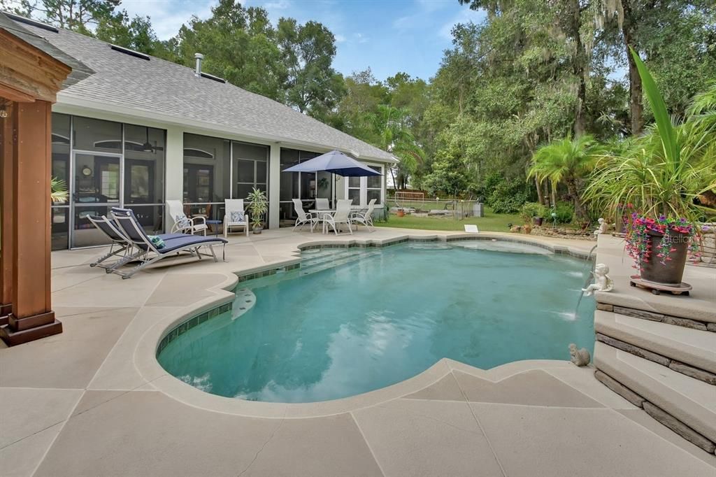 Exterior, Pool