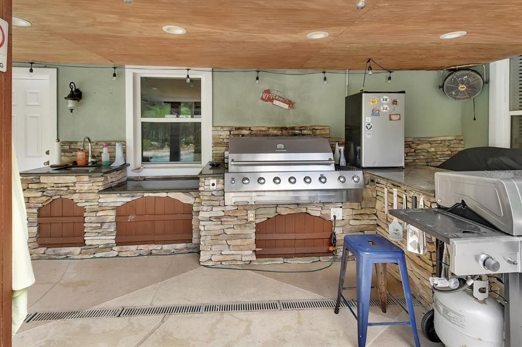 Exterior, Outdoor Kitchen