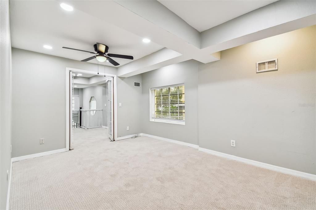 Empty room, Interior, Recessed Lighting