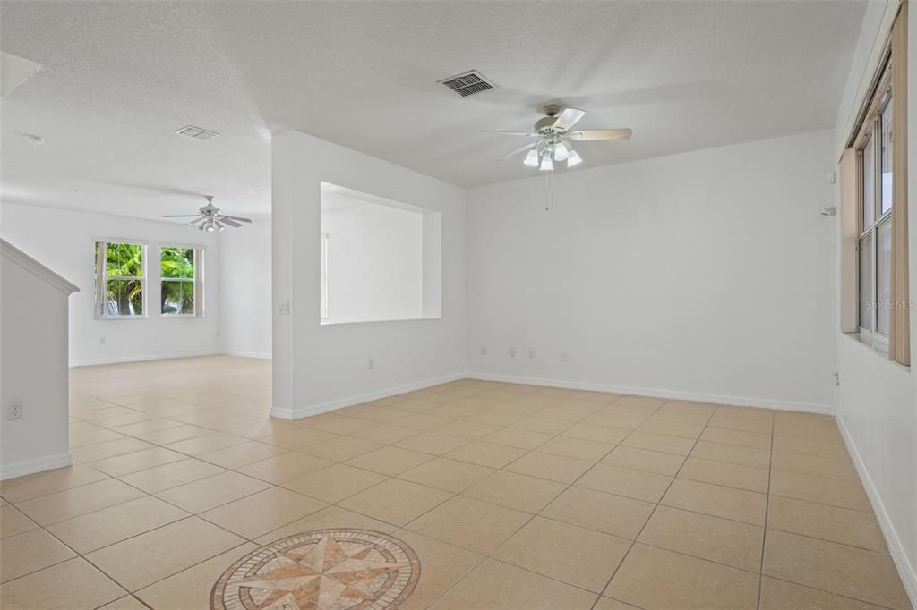Empty room, Interior