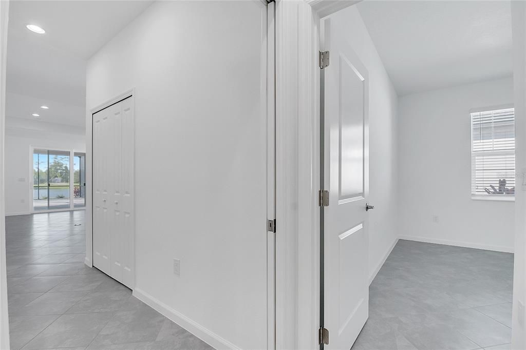 Empty room, Interior, Recessed Lighting