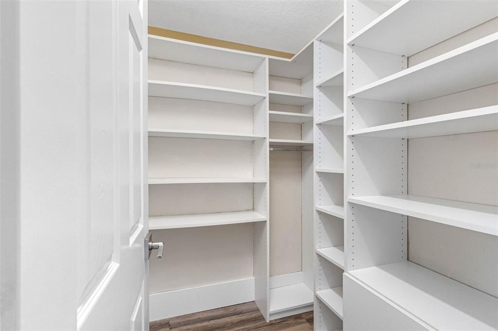 Interior, Walk-in Closets, Wood Texture Flooring