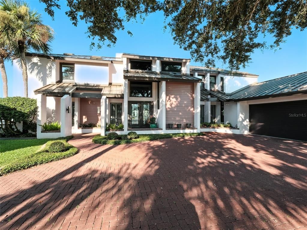 Attached, Exterior, Facade, Modern