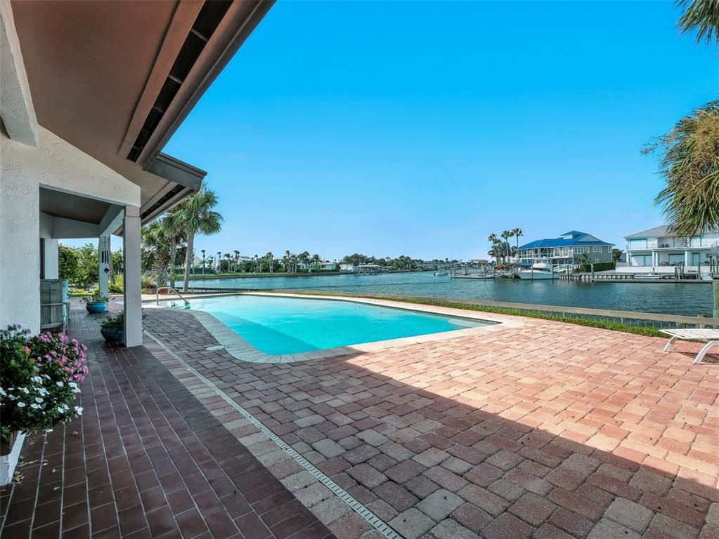 Exterior, Pool, Water